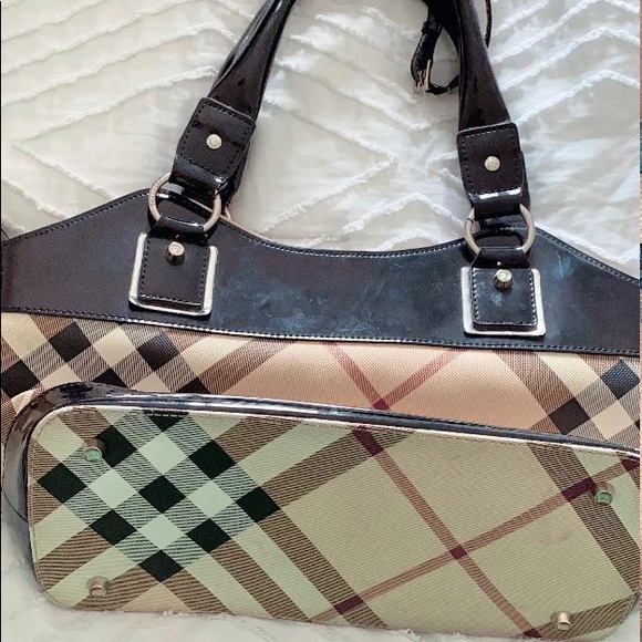 Burberry purse! - Picture 3 of 4